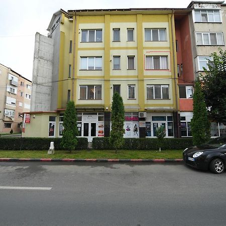 Apartament Trident 2 Aparthotel Haţeg Zewnętrze zdjęcie